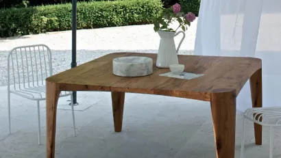 Tavolo con piano quadrato Terra in legno recuperato da case antiche di Presotto