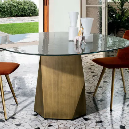 Sedia Sila Cone Shaped in tessuto con gambe in metallo laccato di Sovet