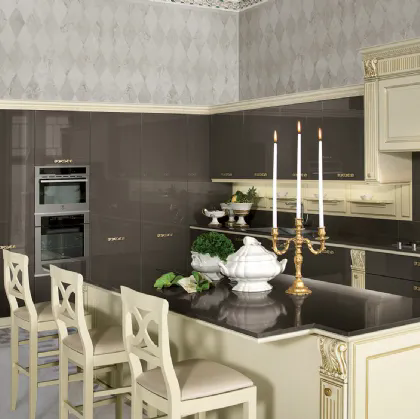 Cucina Classica con isola Mirabeau di Veneta Cucine