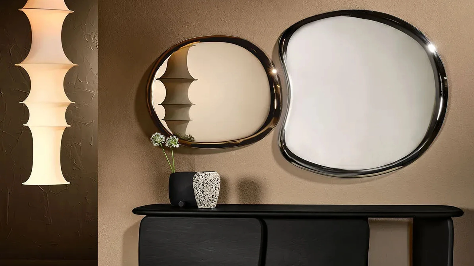 Specchio Pangea con cornice in vetro di Nature Design