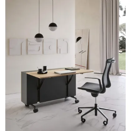 Scrittoio Scrivania Mobile compatto su ruote con top in legno e struttura in laccato opaco di Presotto