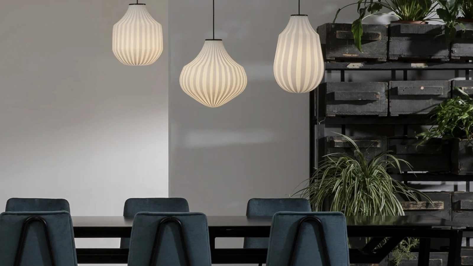 Lampada a sospensione in vetro a righe con tre forme differenti Circus di Karman