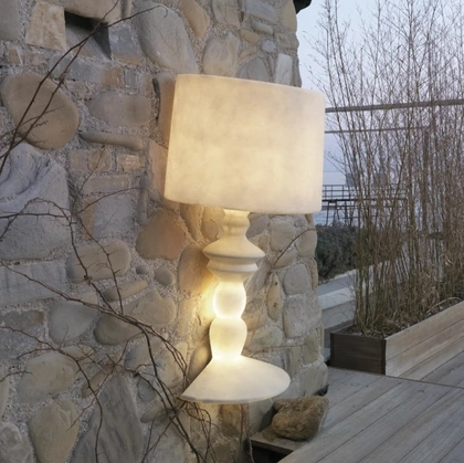 Lampada in vetroresina Alibabig di Karman