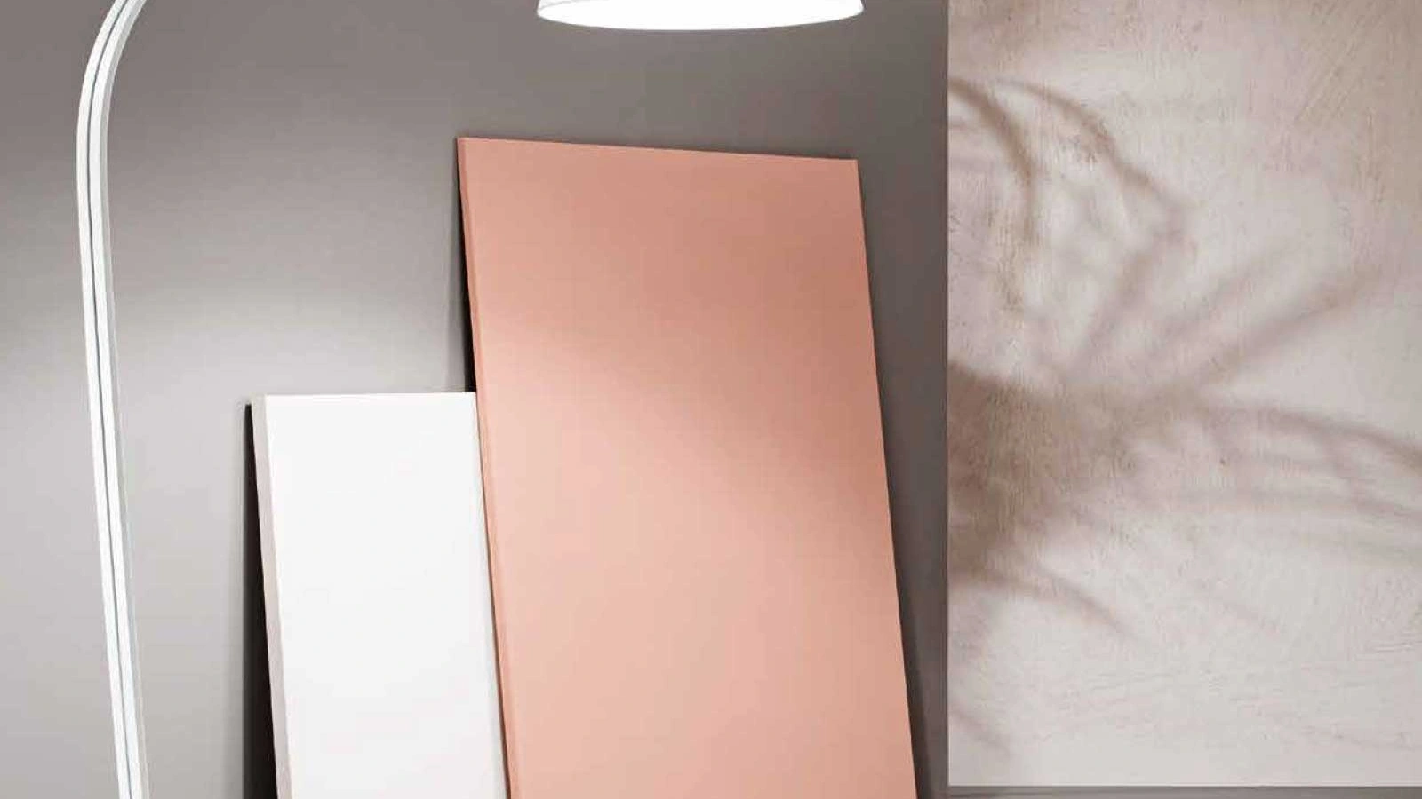 Lampada da terra Liana con struttura in metallo e paralume in PVC rivestito in tessuto di Ondaluce
