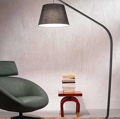 Lampada da terra Liana con struttura in metallo e paralume in PVC rivestito in tessuto di Ondaluce