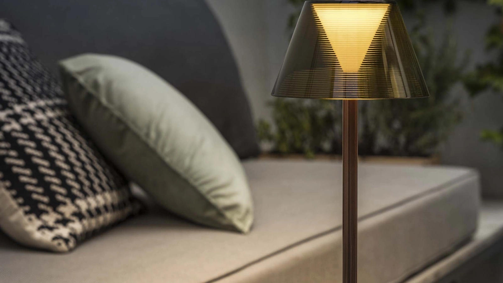 Lampada da tavolo Lolita ricaricabile senza filo di Ideal Lux