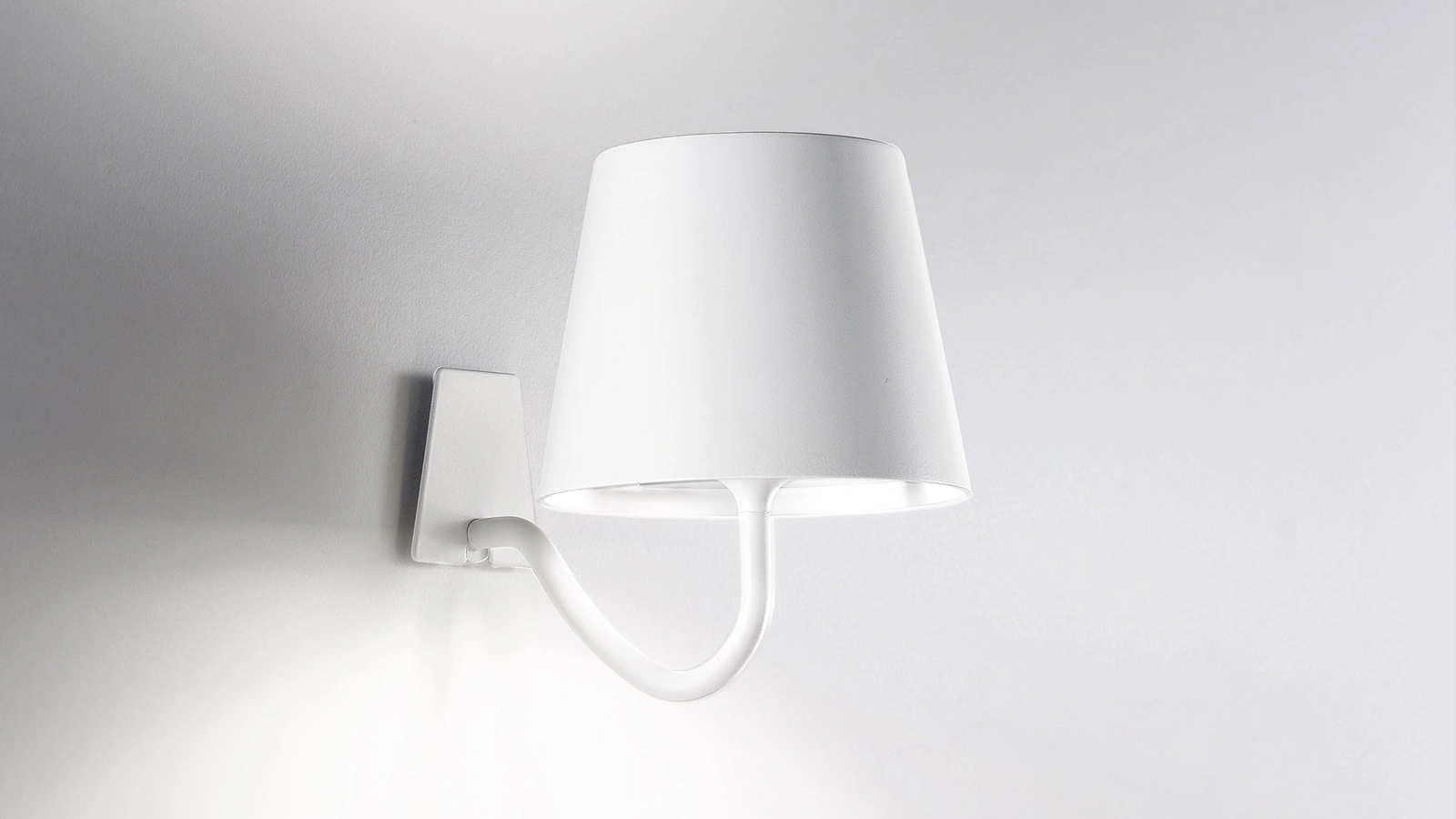 Lampada da parete Poldina di Zafferano