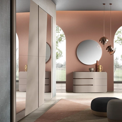 Armadio con ante scorrevoli in nobilitato e specchio Creo di Adriatica