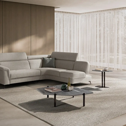 Divano relax angolare in tessuto con poggiatesta reclinabili Loren di Max Divani