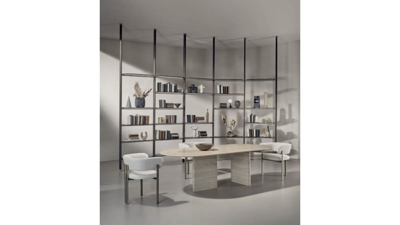 Libreria divisoria Stem in legno e metallo con mensole in vetro di Nature Design