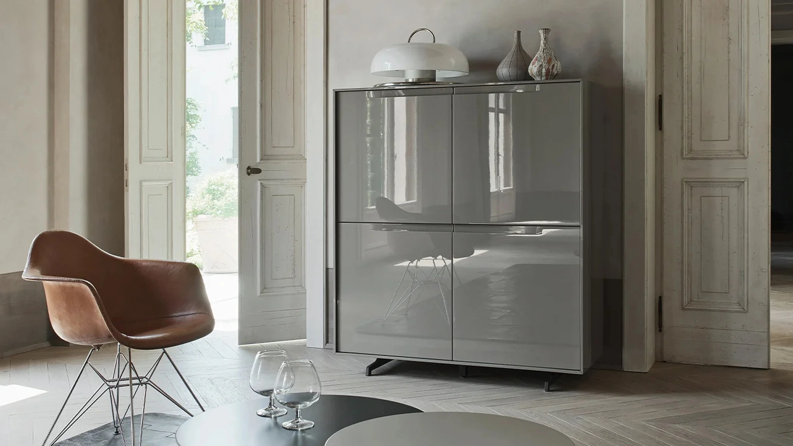 Madia Vela 03 in laccato lucido Ardesia di Sangiacomo