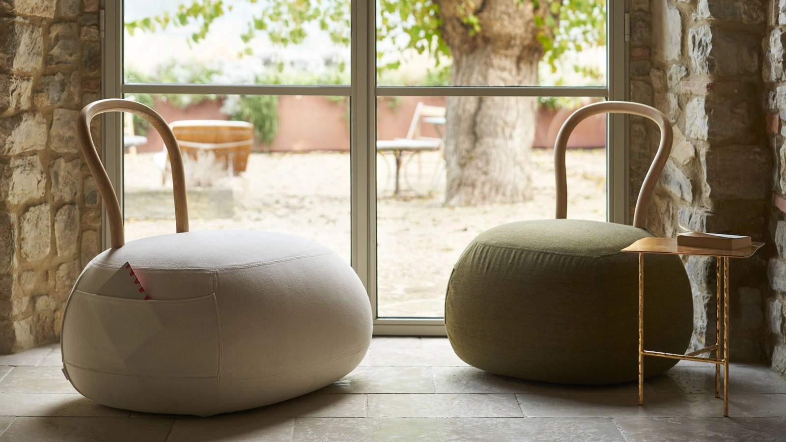 Poltroncine in tessuto e legno Yum Yum di Opinion Ciatti