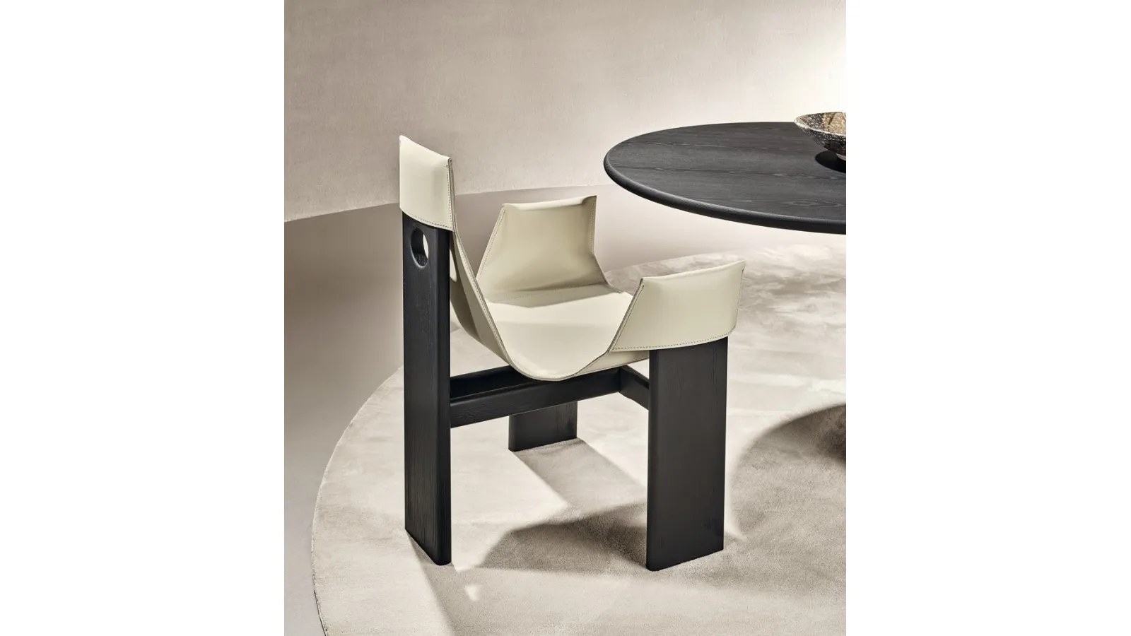 Sedia di design in cuoio e frassino nero Manta di Nature Design