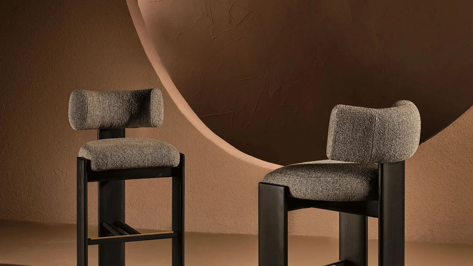 Sgabello Trine Stool in tessuto imbottito di Nature Design