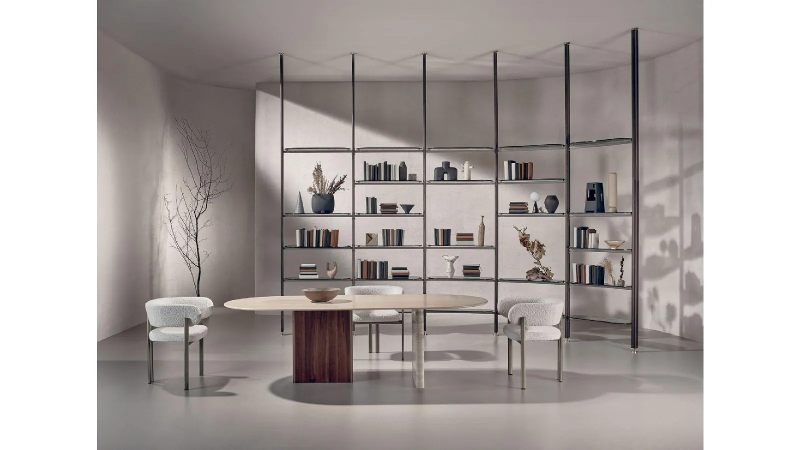 Tavolo Monolith in marmo Travertino e Noce Americano di Nature Design