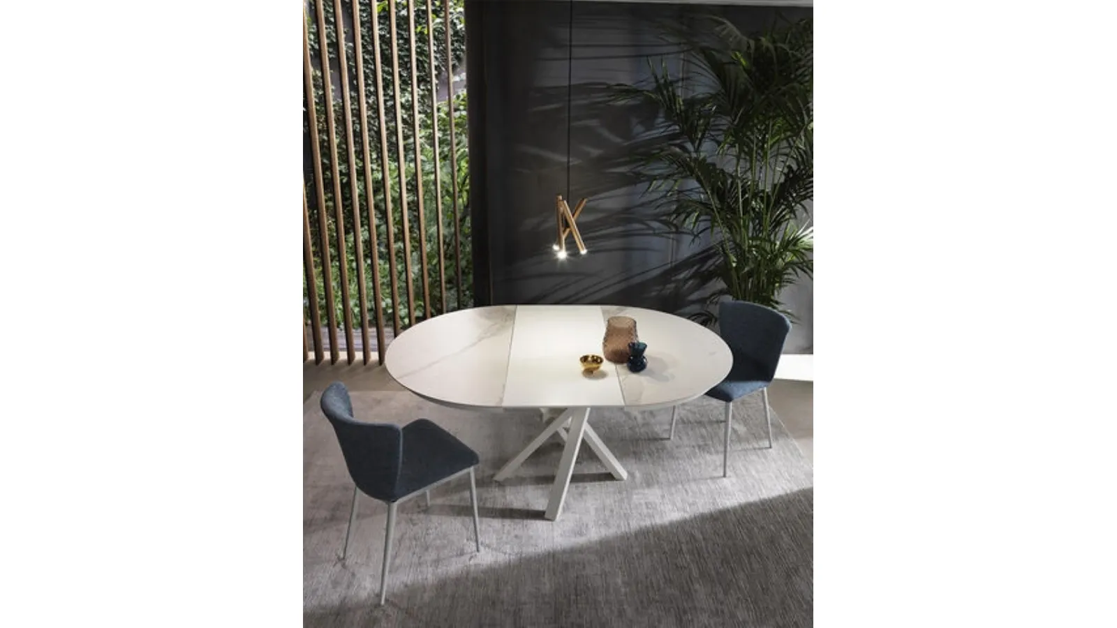Tavolo allungabile Shangai Round con top in ceramica e base in alluminio verniciato di Riflessi