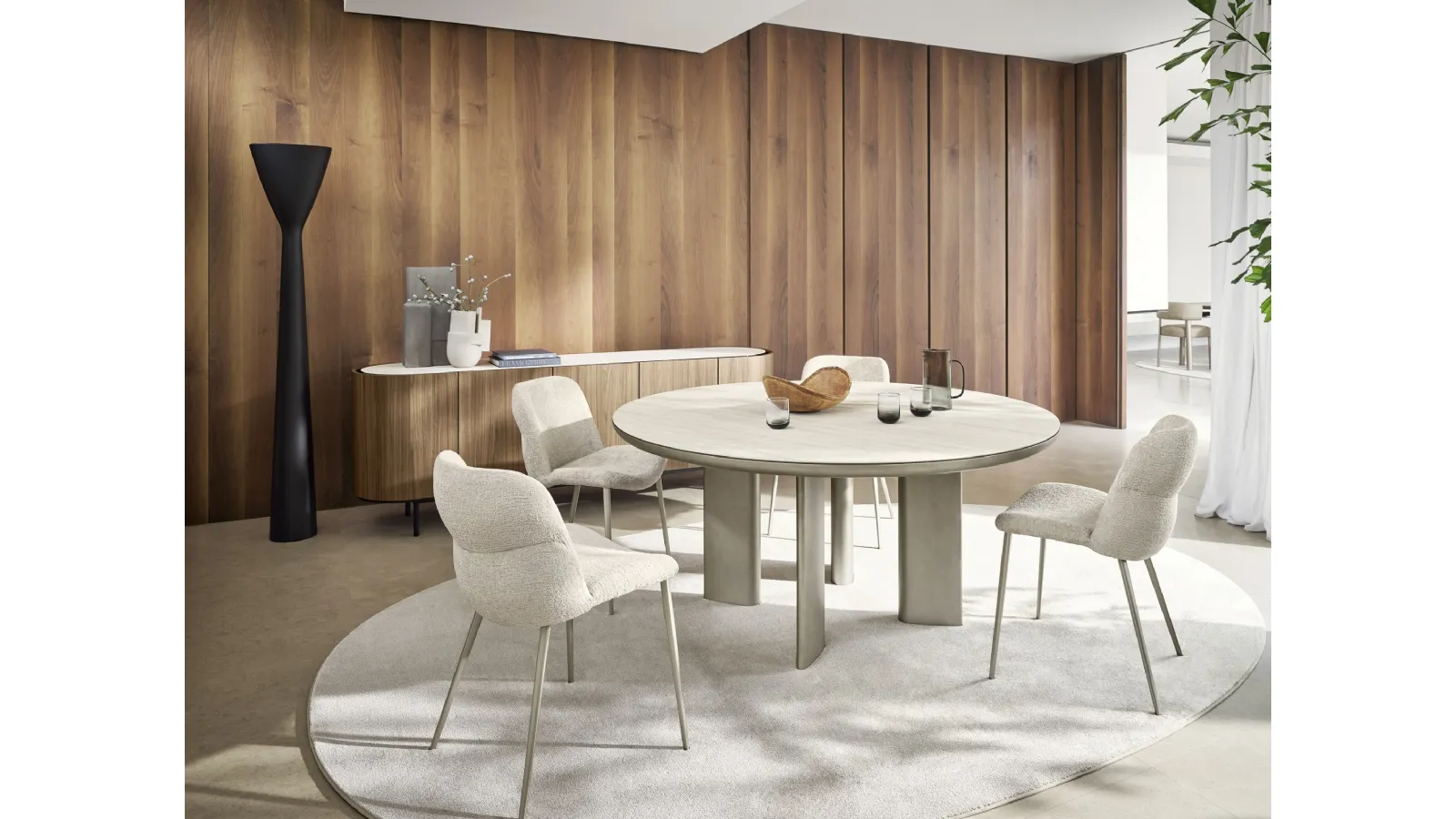 Tavolo Sandy rotondo con piano in legno di Calligaris