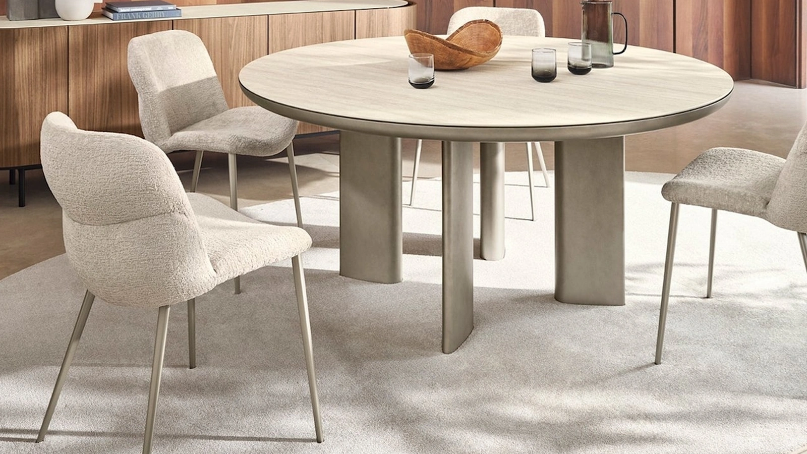 Tavolo Sandy rotondo con piano in ceramica di Calligaris