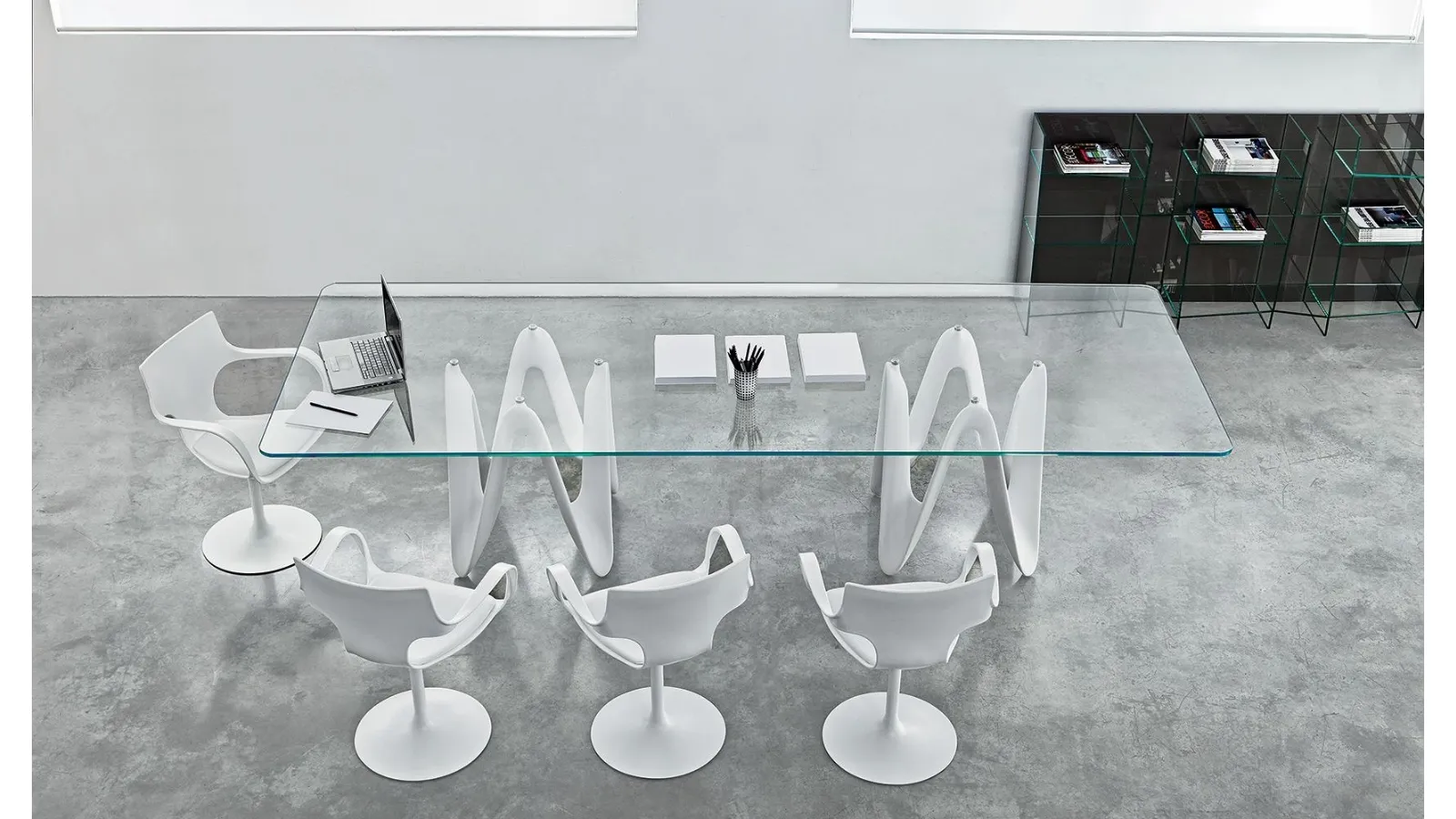 Tavolo Lambda con doppia base con top in vetro e cristalplant di Sovet