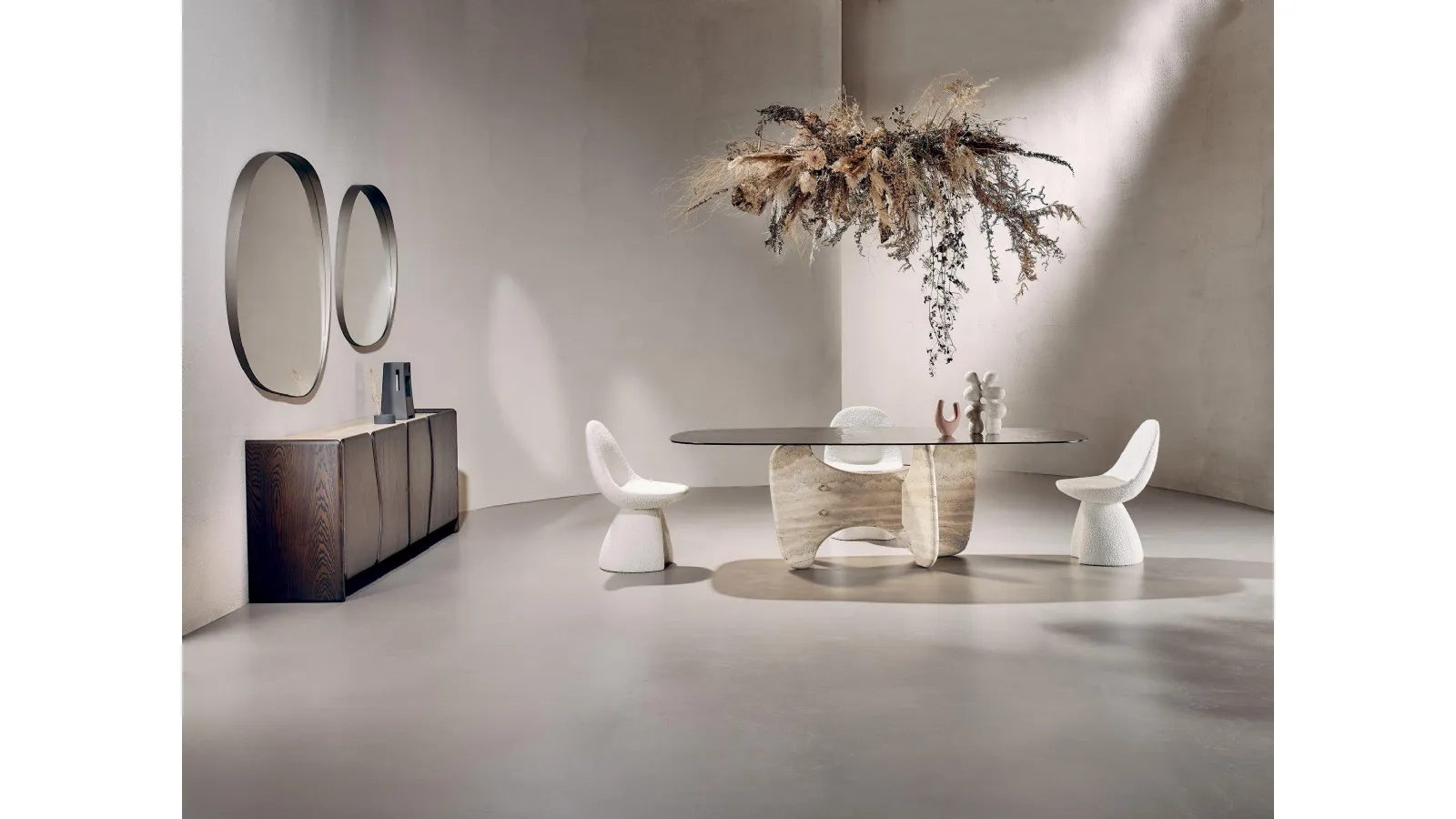 Tavolo Tribe Stone con top in vetro e base in marmo di Nature Design
