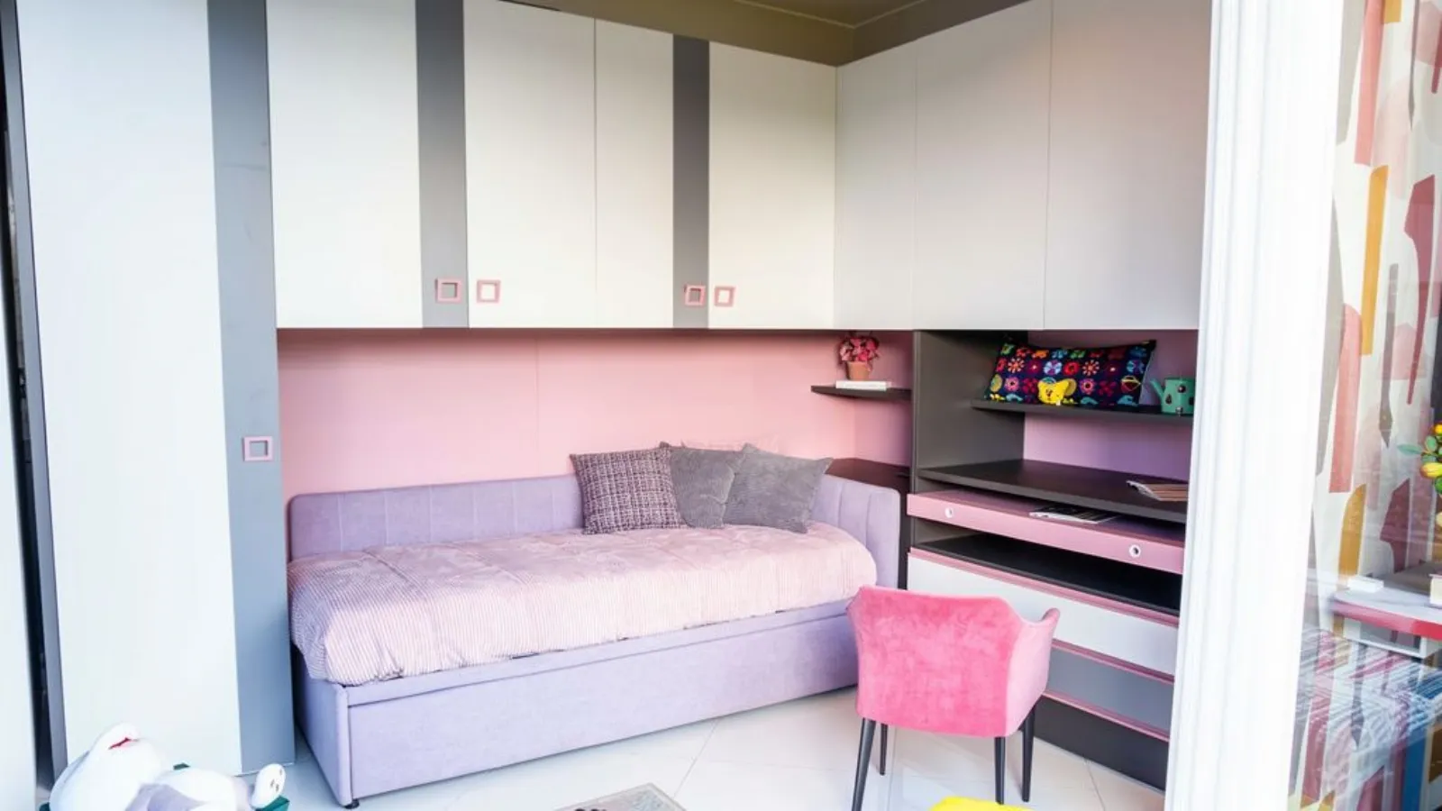 Cameretta moderna e compatta ...