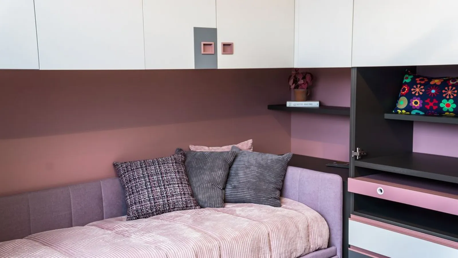 Cameretta moderna e compatta ...