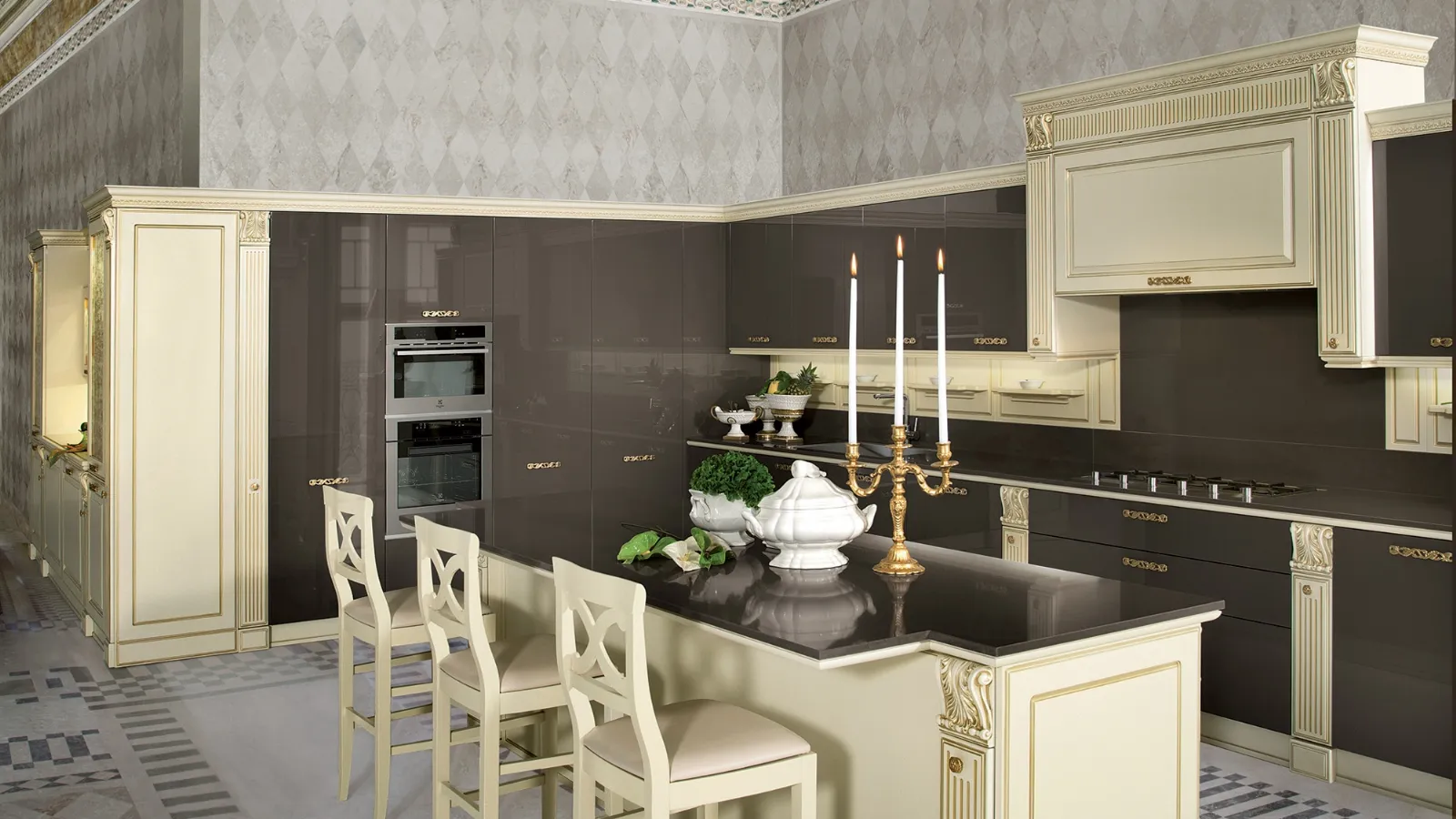 Cucina Classica con isola Mirabeau di Veneta Cucine