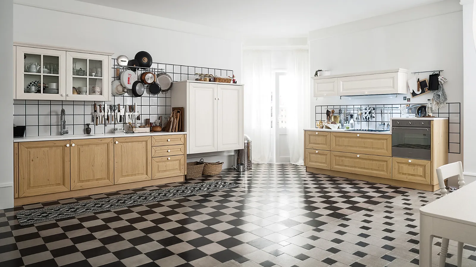 Cucina Classica ad angolo Pavese 04 in Rovere Naturale e Frassino laccato Bianco di Veneta Cucine