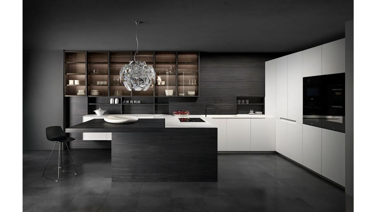 Cucina Design con penisola Extra in laccato opaco e banco snack in Rovere ossidato di Key Cucine