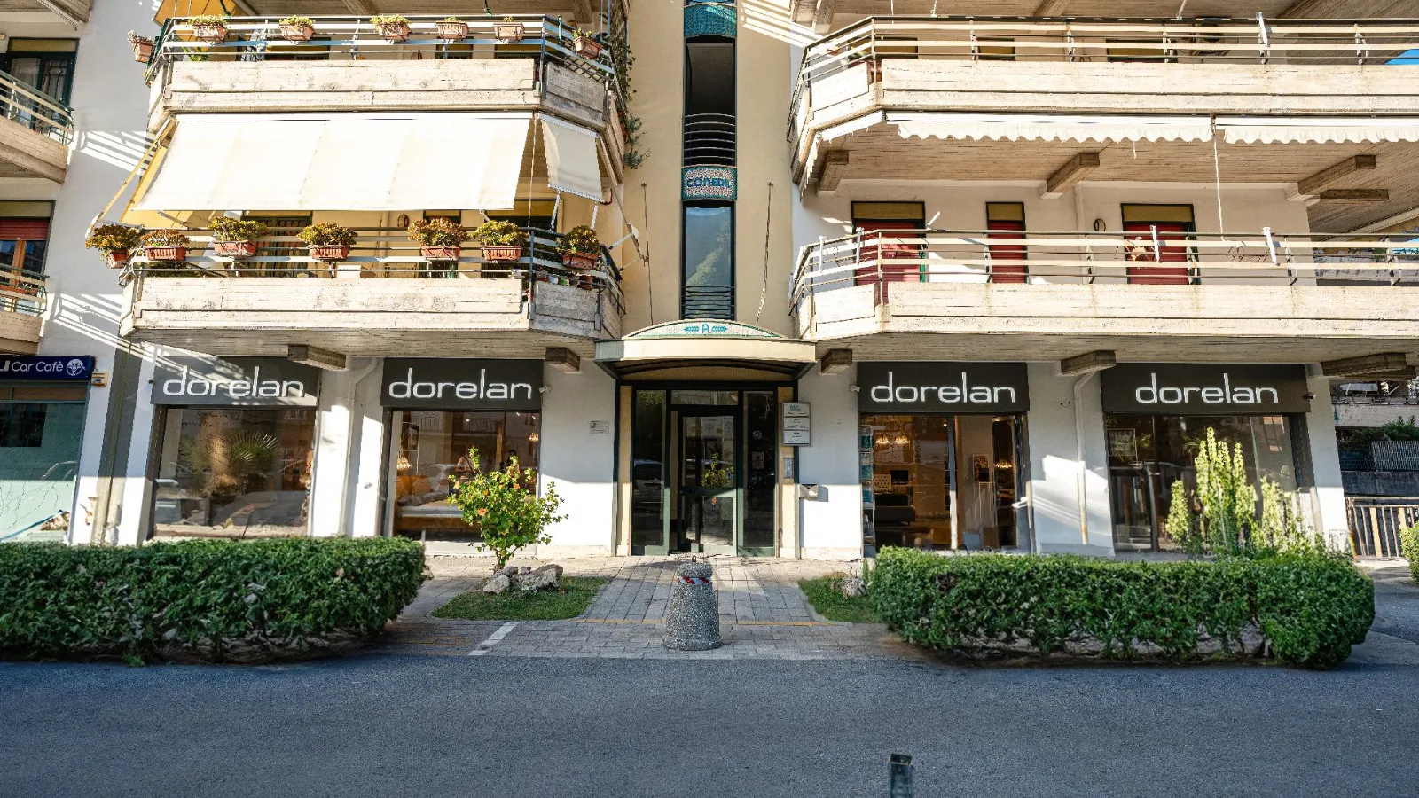 Lo Showroom
