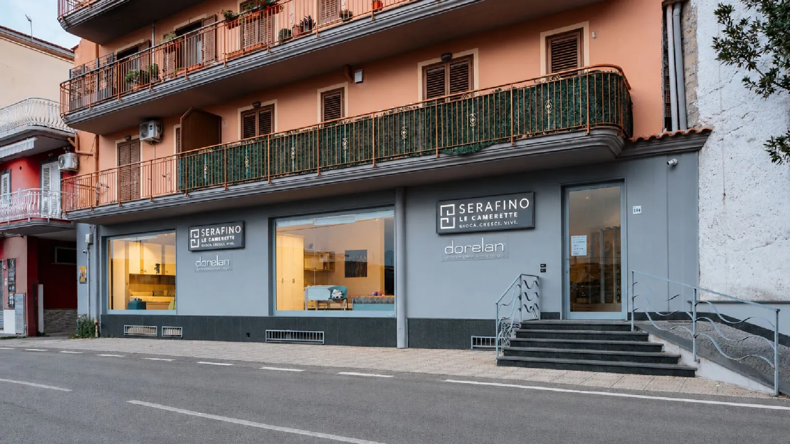 Lo Showroom
