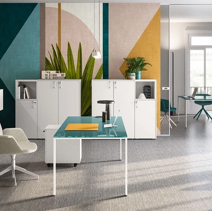 Scrivania Direzionale Funny Plus Gamba U in vetro laccato di About Office