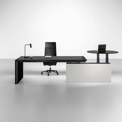 Scrivania Direzionale regolabile in altezza Han di Martex