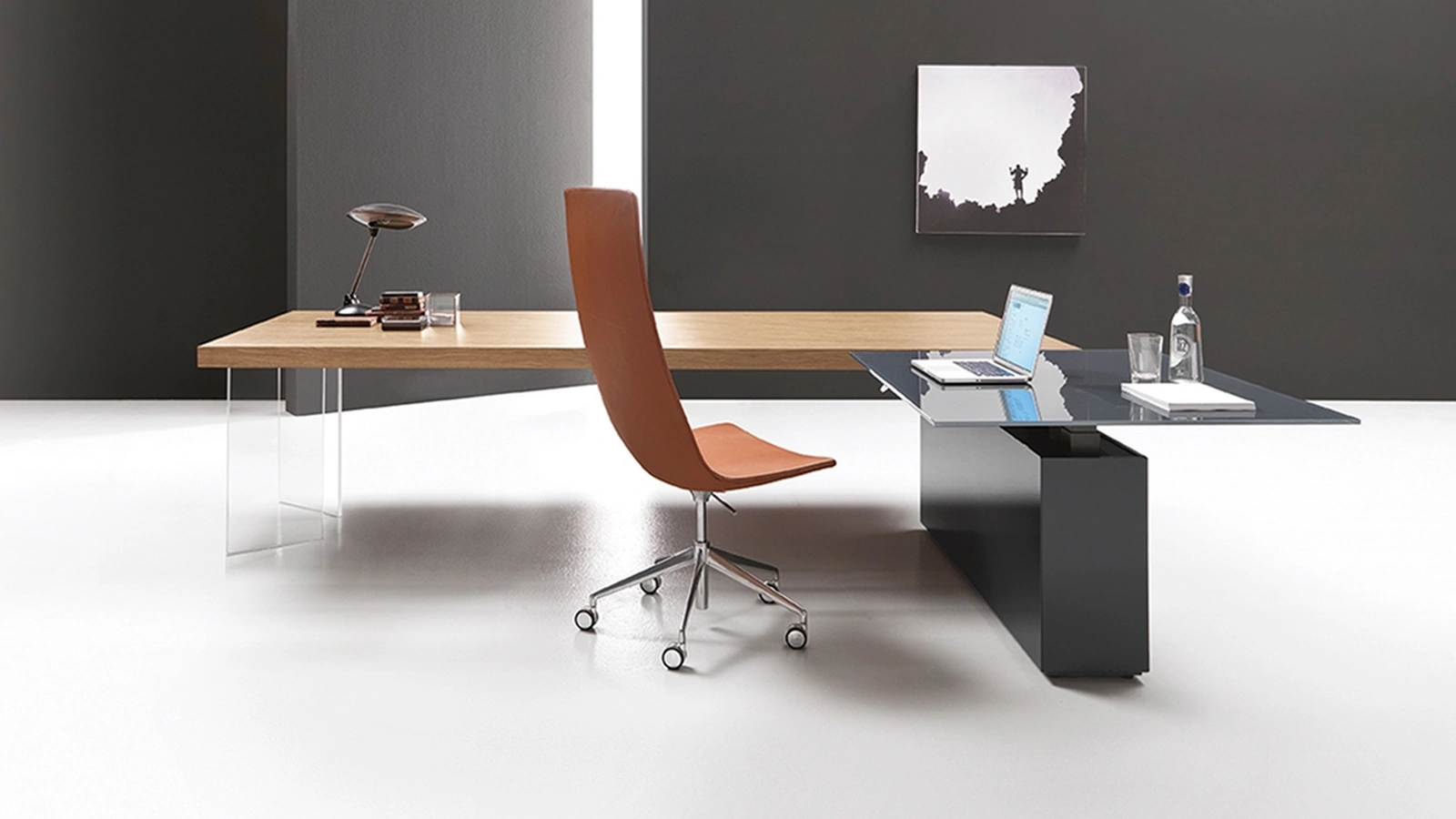 Scrivania Direzionale regolabile in altezza Kyo di Martex