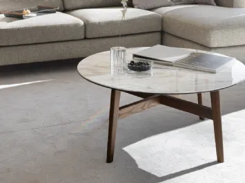 Tavolino rotondo in ceramica con gambe in legno massello Abrey 02 di Calligaris