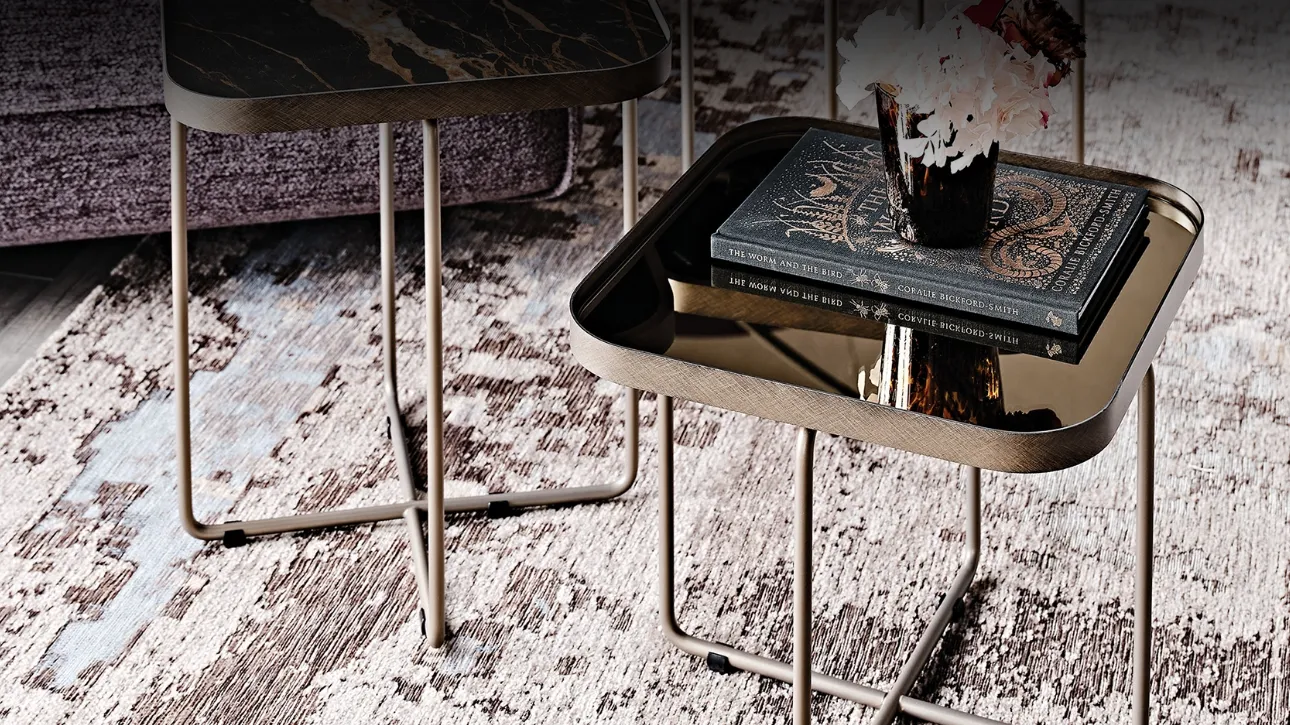 Tavolino in acciaio verniciato goffrato con piano in cristallo verniciato Benny di Cattelan Italia