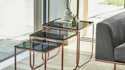 Tavolino Tokio con top in cristallo e base in acciaio laccato di Bontempi