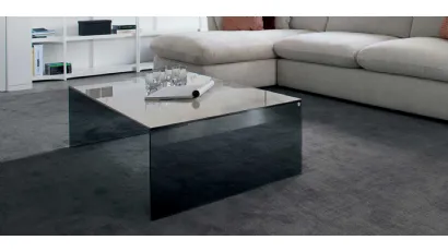 Tavolino in vetro con piano accoppiato ceramica-vetro Bridge di Calligaris