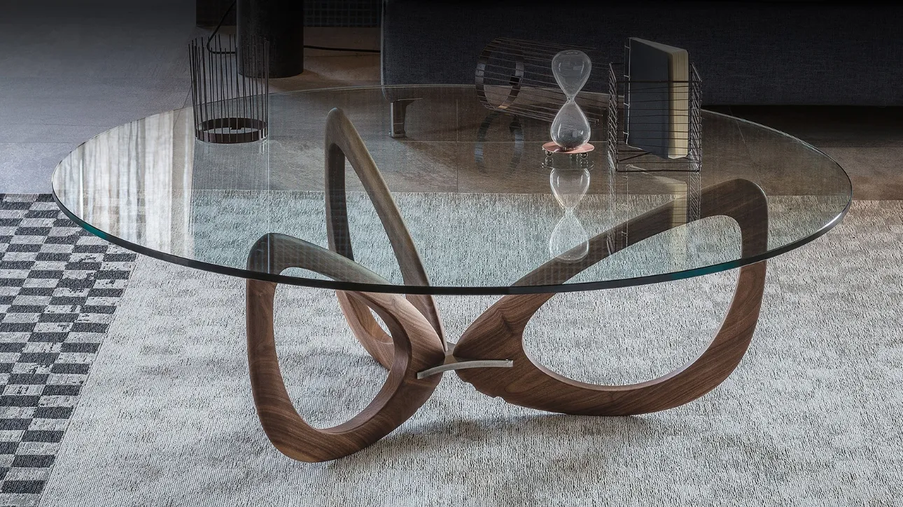 Tavolino con base in legno massello di Noce Canaletto e piano in cristallo Helix di Cattelan Italia