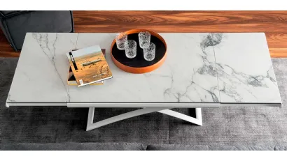 Tavolino allungabile con piano in ceramica effetto marmo Dakota di Calligaris
