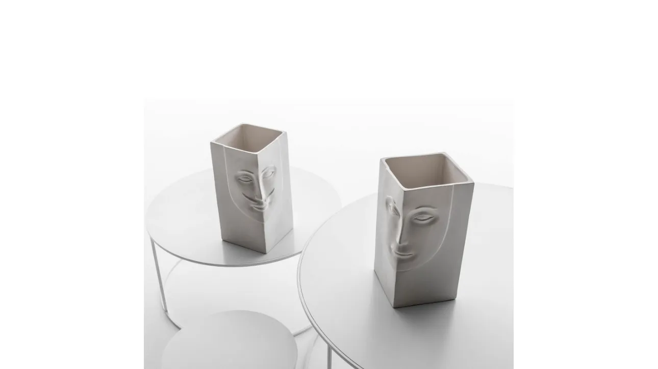 Vaso in ceramica con viso di Artù e Ginevra Faces di Adriani e Rossi