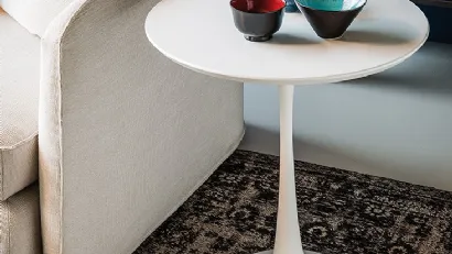 Tavolino con base in poliuretano Hugo di Cattelan Italia
