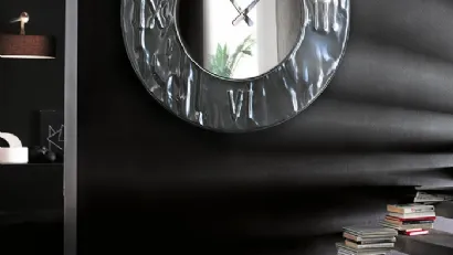 Orologio da muro modellato a mano in alluminio effetto martellato Mito di Riflessi