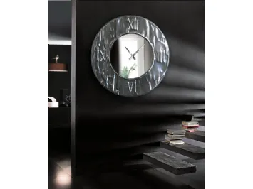 Orologio da muro modellato a mano in alluminio effetto martellato Mito di Riflessi