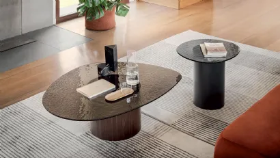 Tavolino con top in vetro e basamento cilindrico in legno Mushroom di Calligaris