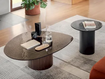 Tavolino con top in vetro e basamento cilindrico in legno Mushroom di Calligaris