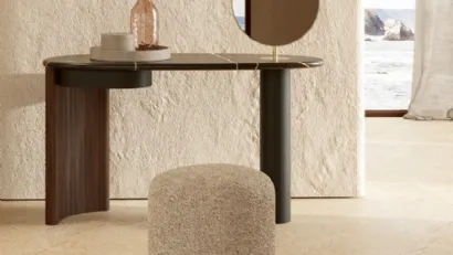 Pouf Pebble Small in tessuto e legno di Rovere di Nature Design