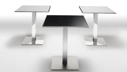 Tavolino Plano Table con piano in laminato e base in acciaio cromato di Infiniti