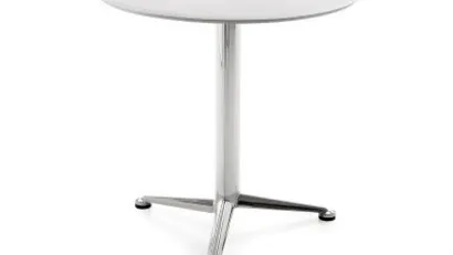 Tavolino Pod Table con top in polipropilene e base in alluminio di Infiniti