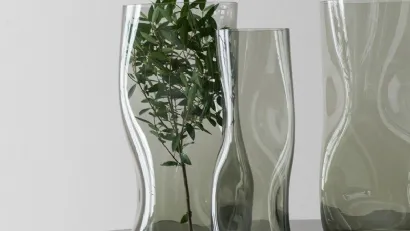 Vaso in vetro di Murano grigio fumé Pongo di Adriani e Rossi